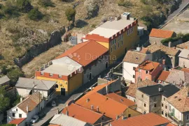 SENJ, 1400 m2 POSLOVOG PROSTORA SA PUNO MOGUĆNOSTI, Senj, Εμπορικά ακίνητα