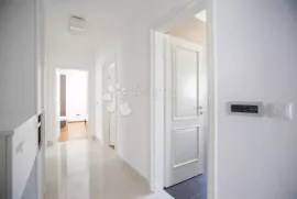 Dizajnerski apartman 10m od mora, Novi Vinodolski, Daire