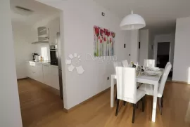 EXKLUZIVNO!! Apartman prvi red do mora, Novi Vinodolski, Daire