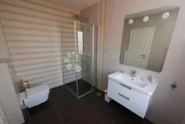 EXKLUZIVNO!! Apartman prvi red do mora, Novi Vinodolski, Daire