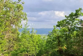 Lijepo zemljište sa pogledom ne jezero Butoniga, Buzet, Terra