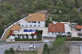 Imanje sa dvije ville na crikveničkoj rivijeri, Crikvenica, بيت