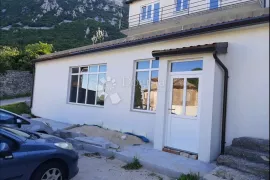 PLOMIN 220m2, Kršan, Famiglia