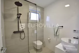 Vodice, prekrasna vila s apartmanima, Vodice, بيت