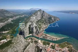 Omiška rivijera, Duće građevinsko zemljište 1.870m2, 200 m od mora, Omiš, Terrain