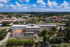 Hotel Buje, 4500 m2, Buje, Propriété commerciale