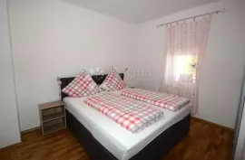 VILA SA APARTMANIMA I BAZENOM U OKOLICI POREČA, Poreč, Σπίτι