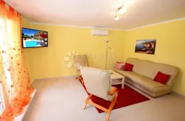 VILA SA APARTMANIMA I BAZENOM U OKOLICI POREČA, Poreč, Σπίτι