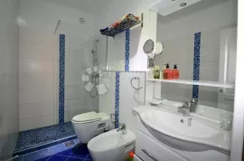 VILA SA APARTMANIMA I BAZENOM U OKOLICI POREČA, Poreč, Σπίτι