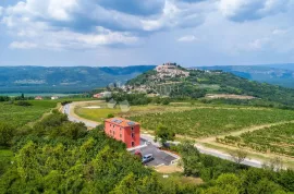 JEDINSTVENI UGOSTITELJSKI OBJEKT U MOTOVUNU, Motovun, House