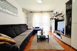 DVOETAŽNI STAN- RESNIK !!!, Zagreb, Apartamento