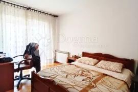 DVOETAŽNI STAN- RESNIK !!!, Zagreb, Flat