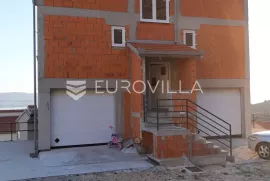 Omiška rivijera, prodaje se kuća u izgradnji roh-bau, 250 m od mora., Omiš, Haus