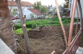 NOVI VINODOLSKI - Prostrana kuća za veliku obitelj, Novi Vinodolski, Kuća