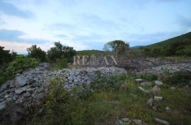 KLENOVICA, POLJICE- Poljoprivredno zemljište 6643 m2 sa dvije ruševine i pogledom, Novi Vinodolski, Land