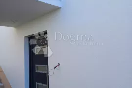 Dramalj, novogradnja sa okućnicom, Crikvenica, Flat