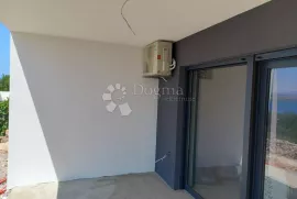 Dramalj, novogradnja sa okućnicom, Crikvenica, Flat