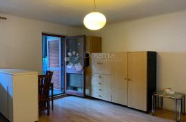 Russanova-veliki stan s dvorištem, Zagreb, Appartement