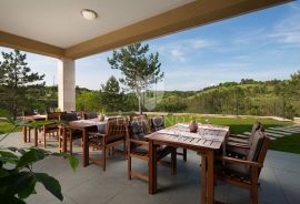 Motovun okolica, resort za investiciju na mirnoj lokaciji, Motovun, Haus