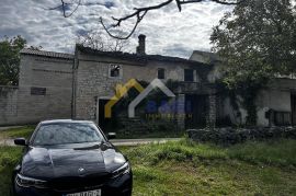 Ruševna kuća sa 500m2 zemljišta, Pazin - Okolica, بيت