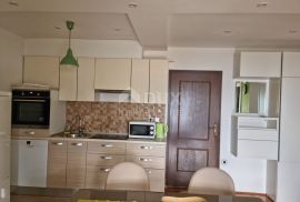 OPATIJA, LOVRAN- apartmanska kuća sa pogledom na more!, Lovran, Ev