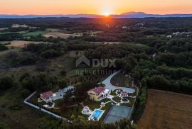 ISTRA, ŽMINJ - Ekskluzivno imanje, vila, prostrana okućnica s dodatnim sadržajima, Žminj, Haus