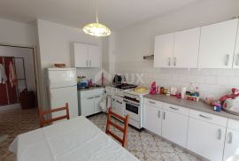 ŠIBENIK, GREBAŠTICA - Apartmanska kuća s pogledom na more, Šibenik - Okolica, Ev