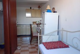 ŠIBENIK, GREBAŠTICA - Apartmanska kuća s pogledom na more, Šibenik - Okolica, Ev