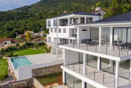 OPATIJA, LOVRAN, LIGANJ - stan u vili s bazenom 97m2+terasa 26m2 s panoramskim pogledom na more + okoliš 41m2, Lovran, Stan