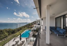 OPATIJA, LOVRAN, LIGANJ - stan u vili s bazenom 97m2+terasa 26m2 s panoramskim pogledom na more + okoliš 41m2, Lovran, Stan