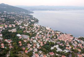 OPATIJA, LOVRAN, LIGANJ - stan u vili s bazenom 97m2+terasa 26m2 s panoramskim pogledom na more + okoliš 41m2, Lovran, Stan