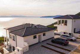 OPATIJA, LOVRAN, LIGANJ - stan u vili s bazenom 120m2+terasa 26m2 s panoramskim pogledom na more + okoliš 163m2, Lovran, Apartamento