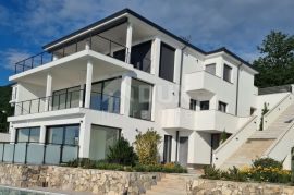 OPATIJA, LOVRAN, LIGANJ - Stan u vili s bazenom 120m2+terasa 27m2s panoramskim pogledom na more + okoliš 105m2, Lovran, Kвартира