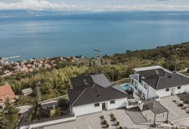 OPATIJA, LOVRAN, LIGANJ - Stan u vili s bazenom 120m2+terasa 27m2s panoramskim pogledom na more + okoliš 105m2, Lovran, Kвартира