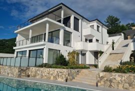 OPATIJA, LOVRAN, LIGANJ - Stan u vili s bazenom 120m2+terasa 27m2s panoramskim pogledom na more + okoliš 105m2, Lovran, Kвартира