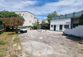 Kuća u Brodarici s 2 stana i velikim dvorištem, pogled na more, Šibenik - Okolica, Maison