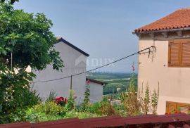 ISTRA, BUJE - Kuća s restoranom u centru Buja, pogled na more, Buje, Casa