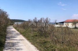 ZADAR, LJUBAČKI STANOVI - Građevinsko zemljište T2 zona u blizini mora, Ražanac, Terreno