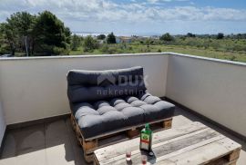 ZADAR, VIR - Prostrana kuća s 5 apartmana, Vir, Дом