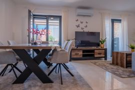 Atraktivna lokacija, Vodice, Apartamento