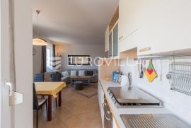 Istra, Rovinj, osunčan dvosoban stan s pripadajućom garažom NKP 77,36m2, Rovinj, Flat