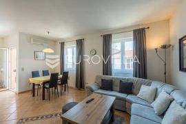 Istra, Rovinj, osunčan dvosoban stan s pripadajućom garažom NKP 77,36m2, Rovinj, Flat