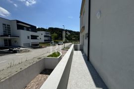 SNIŽENO Gračani stan 250 m2 ,4S+Db,dvije garaže, okućnica 214 m2, Appartment