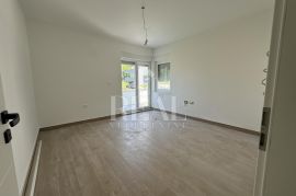 SNIŽENO Gračani stan 250 m2 ,4S+Db,dvije garaže, okućnica 214 m2, Appartment