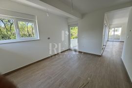 SNIŽENO Gračani stan 250 m2 ,4S+Db,dvije garaže, okućnica 214 m2, Appartment