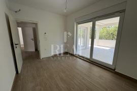 SNIŽENO Gračani stan 250 m2 ,4S+Db,dvije garaže, okućnica 214 m2, Appartment