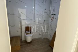 SNIŽENO Gračani stan 250 m2 ,4S+Db,dvije garaže, okućnica 214 m2, Appartment