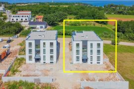 Umag okolica, novogradnja! Stan u prizemlju 900 m od mora!, Umag, Appartement