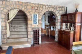 SVETI JURAJ - KLADA Prekrasna kuća u zelenilu na samoj obali mora, Senj, House