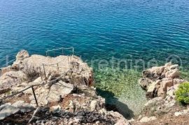 SVETI JURAJ - KLADA Prekrasna kuća u zelenilu na samoj obali mora, Senj, House